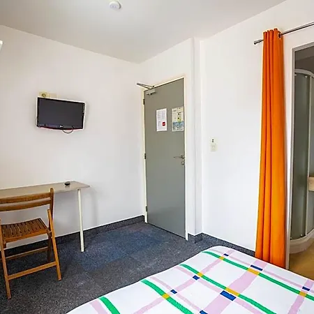 La Chaumiere Otel *