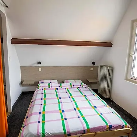 La Chaumiere Hotel *